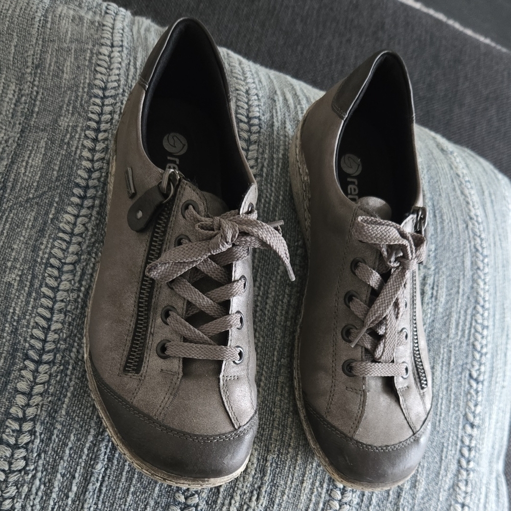 Remonte Charcoal Women's Sneakers with Side Zipper